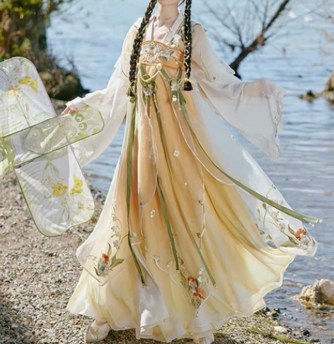 汉服出租 十三余小豆蔻儿[蔡文姬花朝如约-...