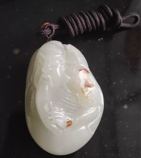 个人收藏和田玉武圣关公吊坠,低价转手。 感...