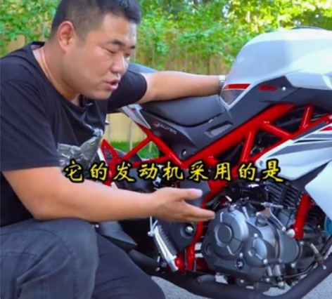 济南贝纳利红宝龙150摩托车！不是车贩子也...