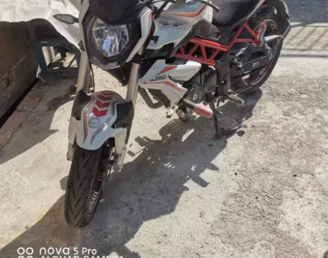 个人18年贝纳利红宝龙150出售 感兴趣的...