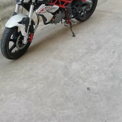 贝纳利红宝龙150摩托车  2022年8月...