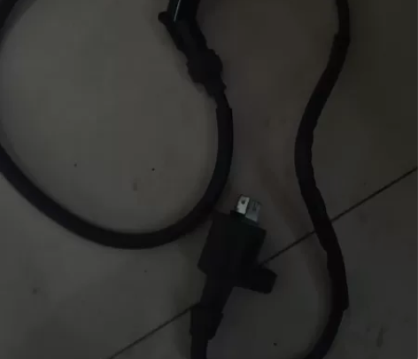 高压包两个，一个是新感觉250原装的，一个...