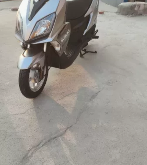 铃木uy库存新车，20年车，没发票，车在贴...