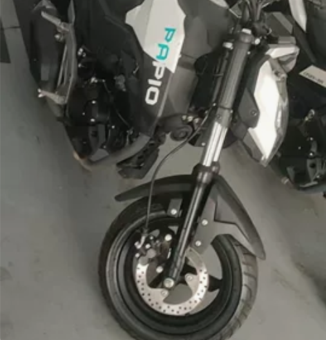 春风狒狒125, 回头率爆表,两台小姐姐一...