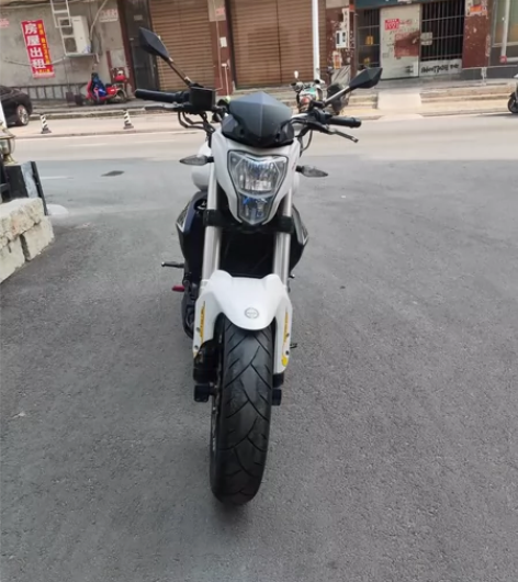 17年贝纳利黄龙300，带ABS，手续齐全...