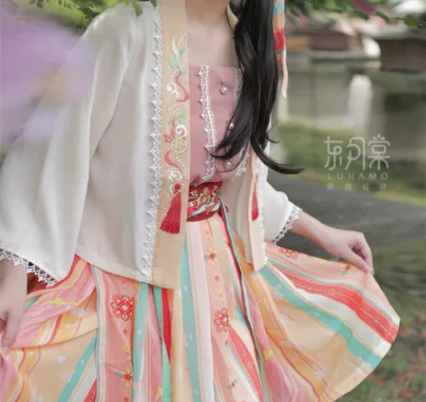 东月裳 小橙汁 三件套m 穿一洗一  衣服...