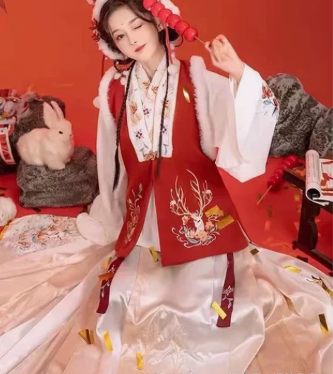 过年汉服，s，三件套， 感兴趣的话点“我想...