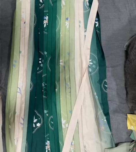 全新汉服三件套m码 买回来摘了吊牌一直挂着...