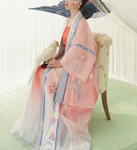 【十三余 小豆蔻儿】[胭脂香染]刺绣对襟衫...