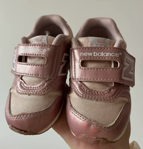 NB。女宝鞋，这双宝宝挺喜欢的，自己穿脱非...