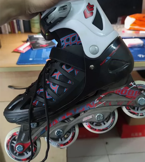 美洲狮轮滑鞋成年溜冰鞋男女大学生滑轮鞋,可...