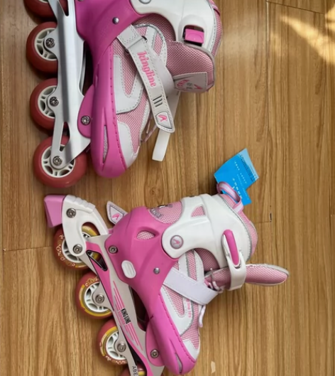 女士旱冰鞋37码，吊牌未拆，在家穿过几次，...