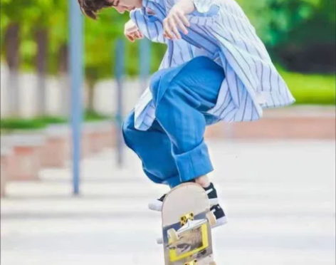 【王一博同款滑板】初学者潮牌滑板新手双翘极...