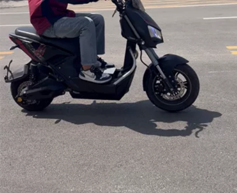 雅迪x5 现在换成白壳了  配置自己看 手...