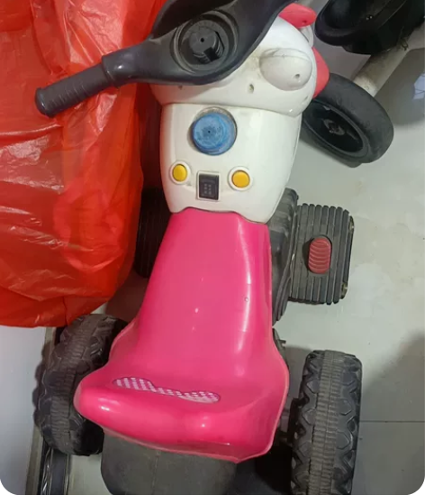 自家闲置儿童摩托车，因闲置太久换个电瓶就能...