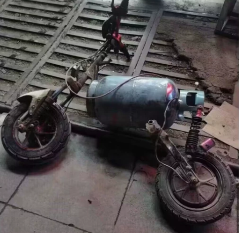 自用小车，9成新，送人身意外险，速度很快，...