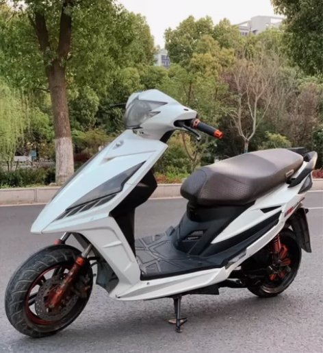 车子外观如图实拍照片，前后朝阳真空轮胎，碟...