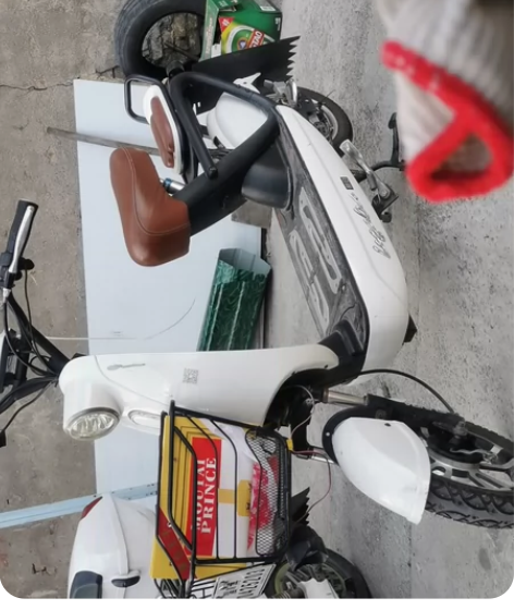 新日电动车出售，真皮座椅，夜景仪表 感兴趣...