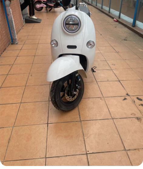 新款小龟九代白色款60伏电池有需要可以联系...