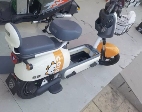 9.999新，绿源新国标电动车，大电瓶，就...