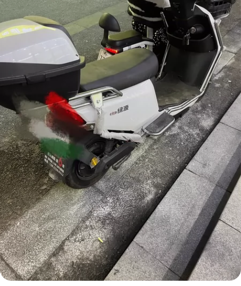 老爸买的绿源电动车 磷酸铁锂电池 续航大概...