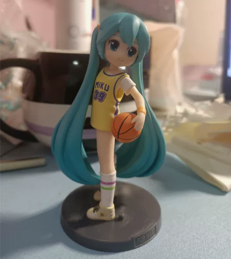 泡泡玛特初音未来篮球款 厂瑕底座对不上 随...