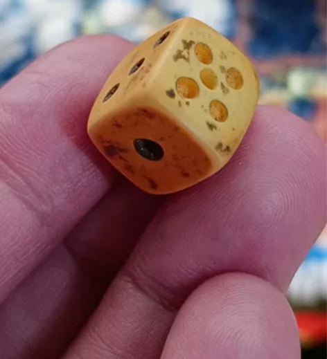 藏传吉祥天母老锅比二代藏蜡老料器赛璐璐老骰...