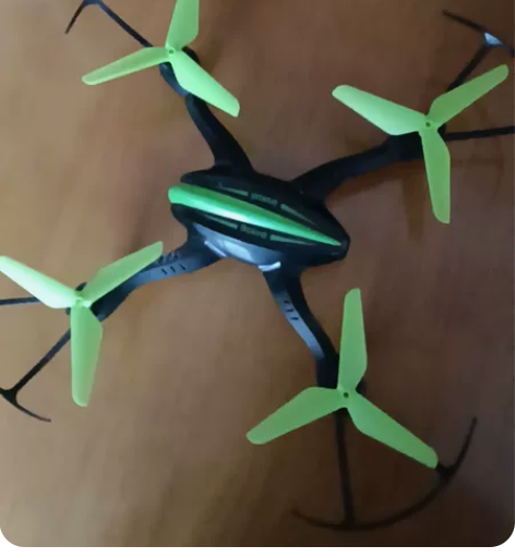 无人机，没有遥控板了。也没电了 感兴趣的话...