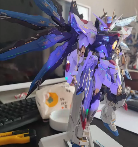 大班mg光翼强袭自由高达，已拼装渗线上水贴...