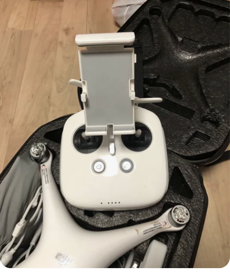 大疆精灵4 9成新套装无炸鸡，无划痕，飞行...