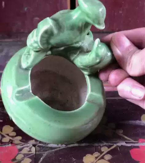 70年代绿釉烟灰缸，工艺漂亮。 感兴趣的话...