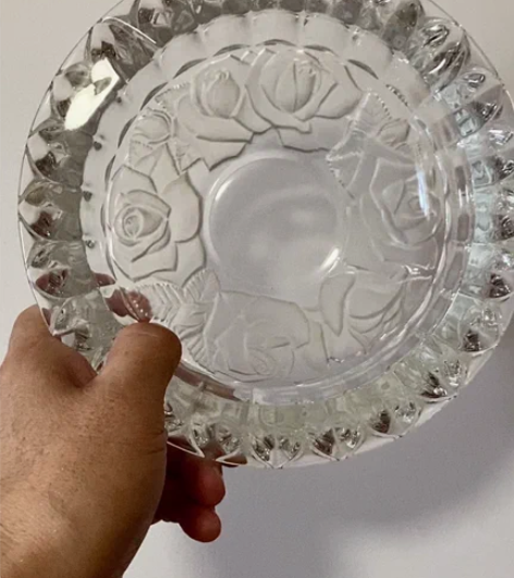 水晶玻璃雕花烟灰缸 非常精致 属于精美工艺...