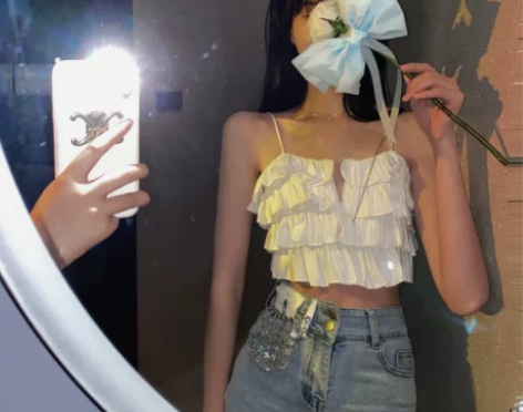 IN MIMIFACE 白色吊带上衣外穿设...