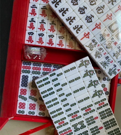 麻将。工艺精湛  全新带红礼盒 亚克力 末...