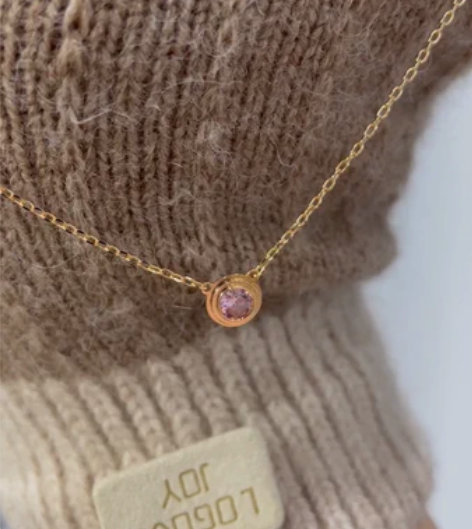 卡家粉钻飞碟项链9k金,链长45cm。简单...