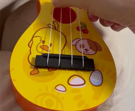 儿童仿真皮小吉他尤克里里初学者小黄鸭男女孩...