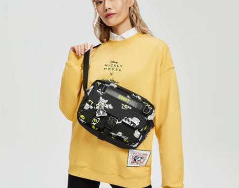 专柜李宁迪士尼联名系列斜挎包2021秋新款...
