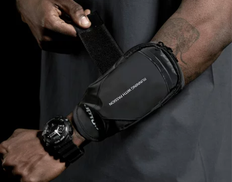 手机臂包，全新，低价出售。 感兴趣的话点“...