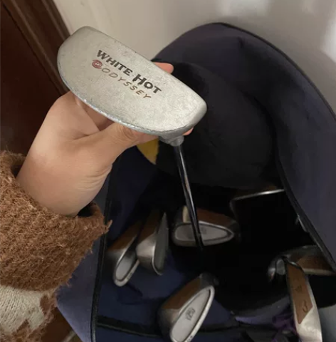 出一批高尔夫球杆,打包一起拿走便宜卖,另有...