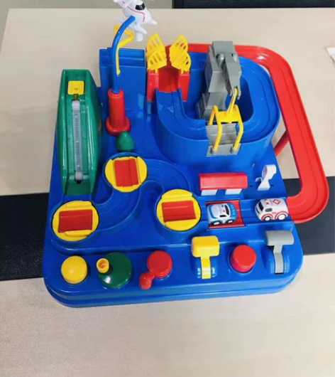 小火车套装轨道停车场儿童抖音汽车闯关大冒险...