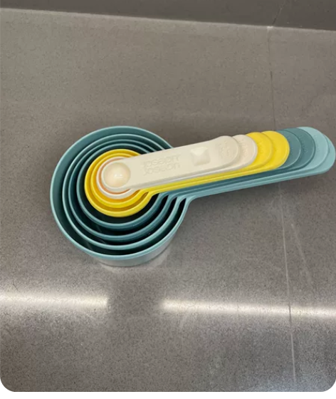 英国Joseph Joseph彩虹色刻度量...