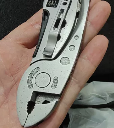 倒闭商场淘来的多功能螺丝刀钳一体迷你小工具...