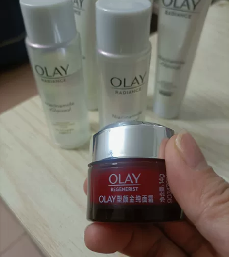 OLAY玉兰油美白水乳护肤套装，全新未拆封...