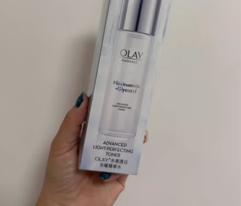 香港玉兰油柜台购入美白精华水，原价200+...