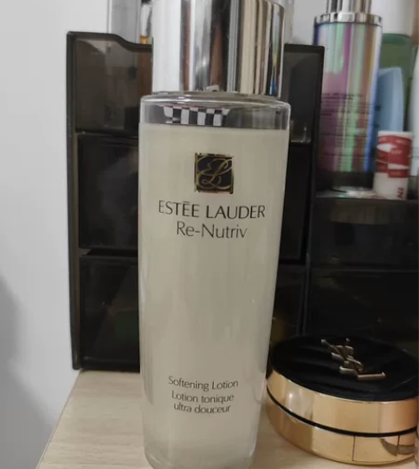 雅诗兰黛白金精华水 开封只用了一点，因为最...