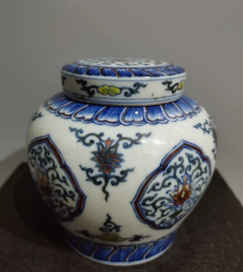 清代，斗彩小盖罐，品像完整，包浆自然，精品...