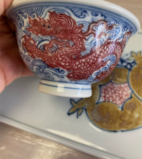 釉里红海水龙纹压手杯 釉里红海水纹双龙主人...