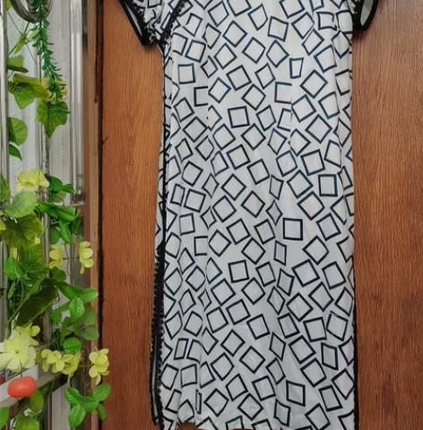 全新改良版旗袍，尺码是4+，衣长110左右...