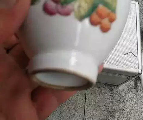 湖南醴陵手绘压手杯。 感兴趣的话点“我想要...