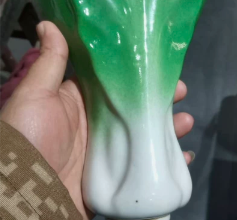 民国，白菜形壁瓶。况懋发制作。 全品相，包...